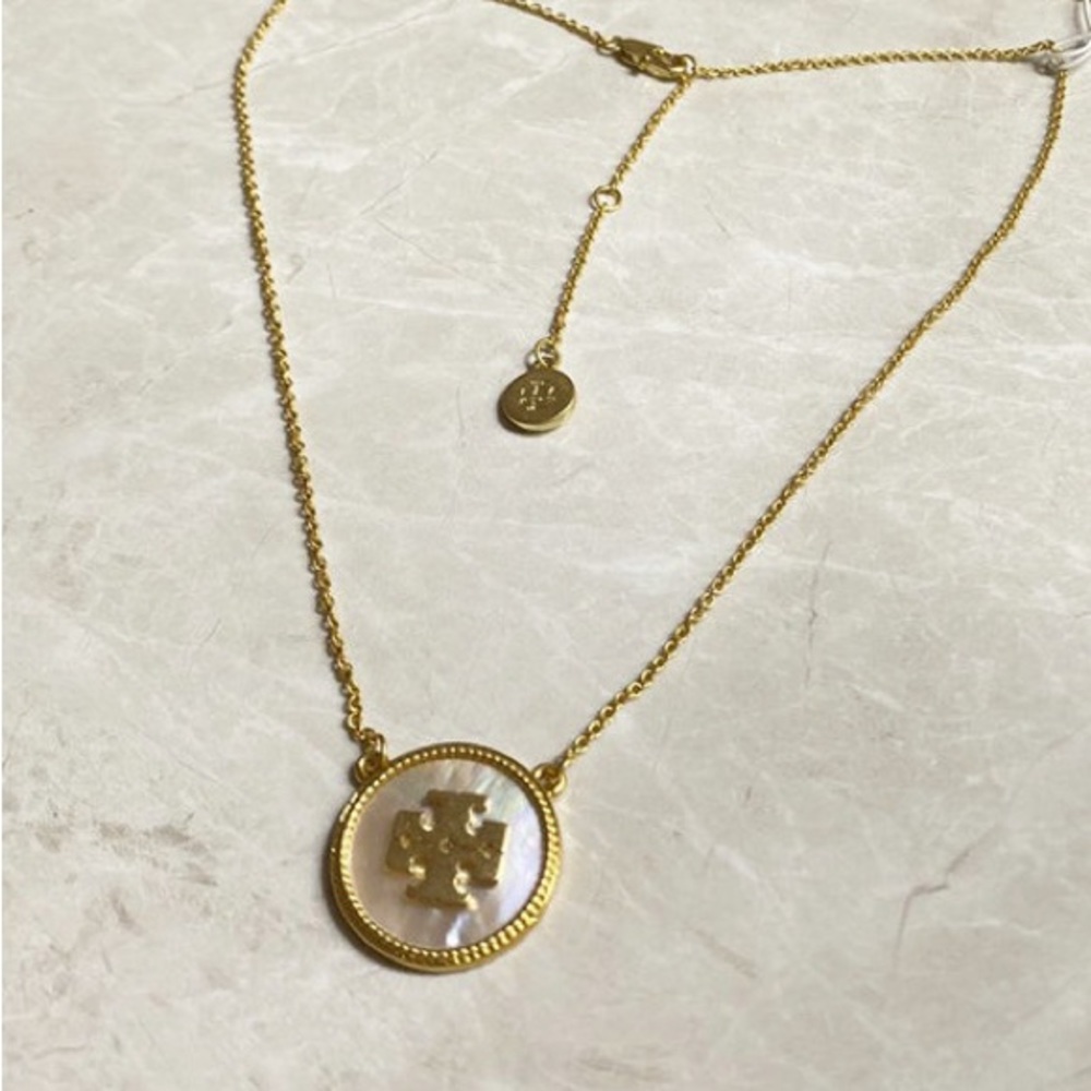 Gold Pendant Necklace